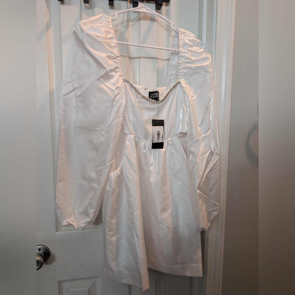 NEW‎ White Puff Sleeve Dress